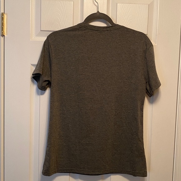 Gray T-Shirt with Red Heart Design…size S - Picture 2 of 5